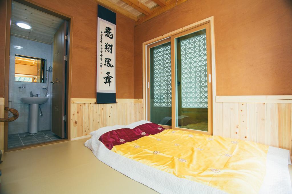 Laon Hanok Gguljam Jeonju Exterior photo